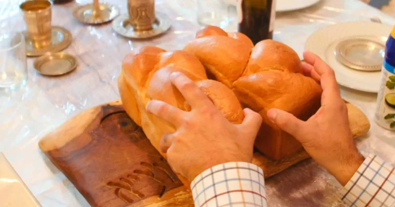 Behind the Scenes: How Shabbat Meal Delivery Services Prepare Your Feast?