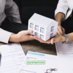 realtor-making-deal-with-customer-office-scaled.