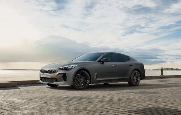 free-photo-of-car-on-coastline-parking