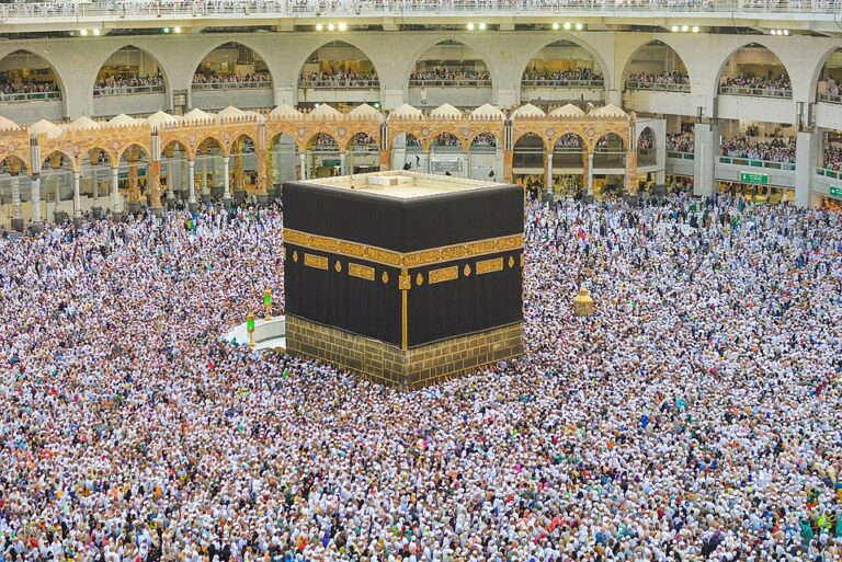 960px-The_Kaaba_during_Hajj