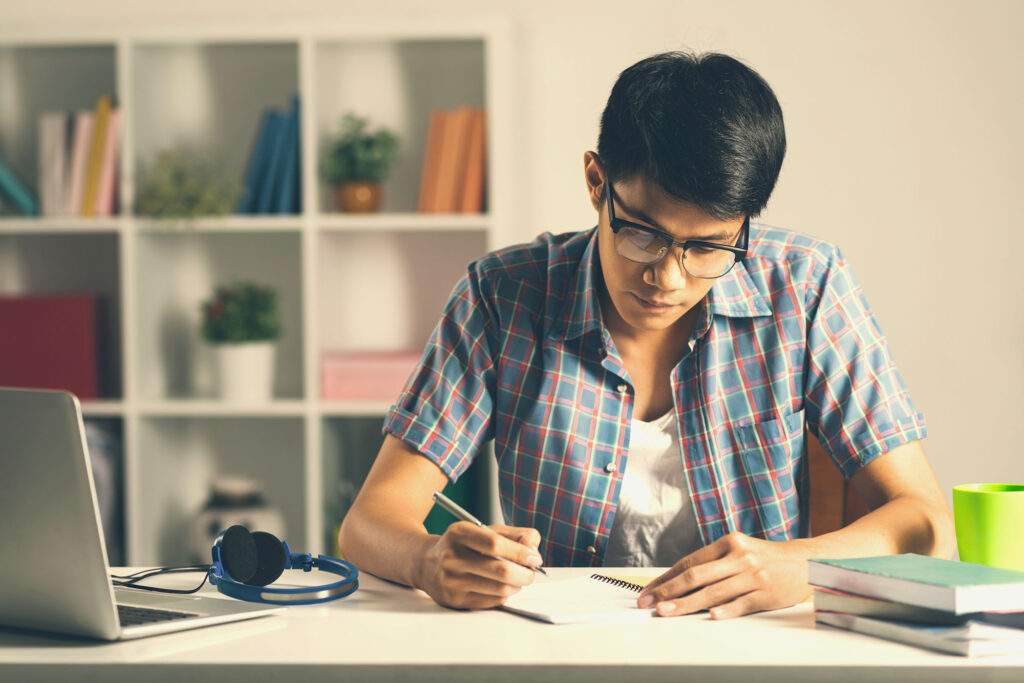 How to Write a College Application Essay and Not Fail