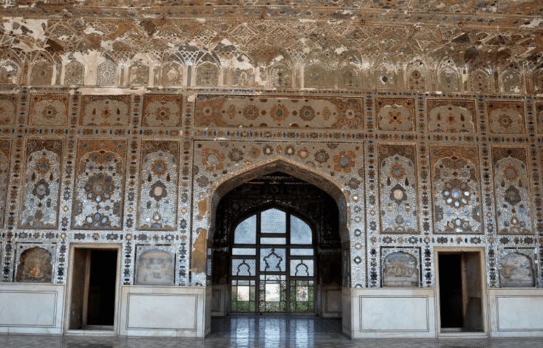 Intricate mirror work interior at Sheesh Mahal, Lahore Fort – a masterpiece reflecting the cultural heritage showcased in art galleries in Lahore.