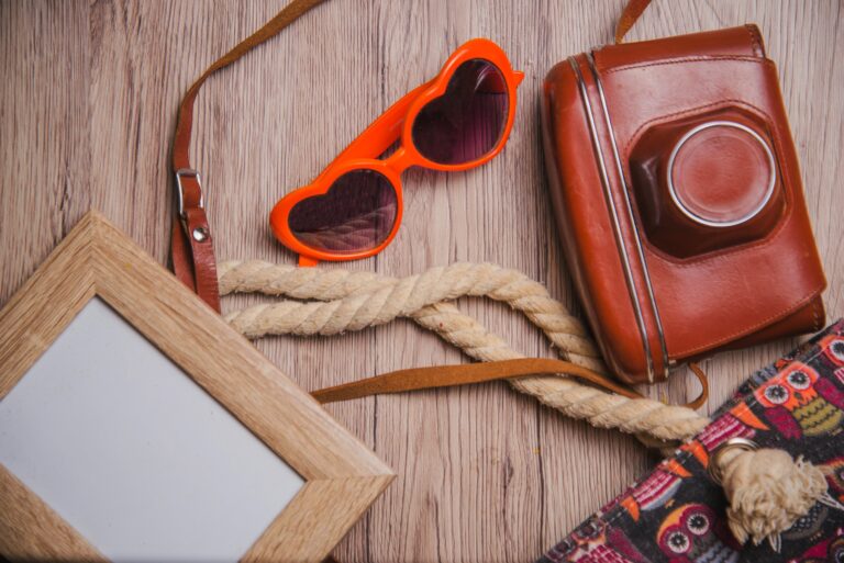 frame-sunglasses-camera-wooden-surface (1) (1)