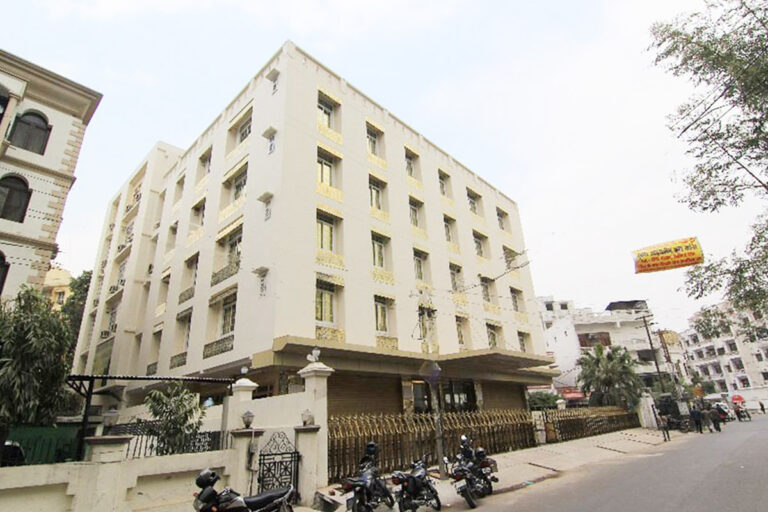 Book Hotel Room in Hazratganj