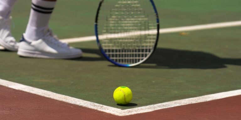 Artificial tennis turf