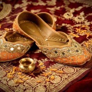 Bridal Punjabi Juttis Online