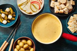 FAW-recipes-classic-swiss-cheese-fondue-hero-2-21da34fc50b94de3a95535f9d65a678c
