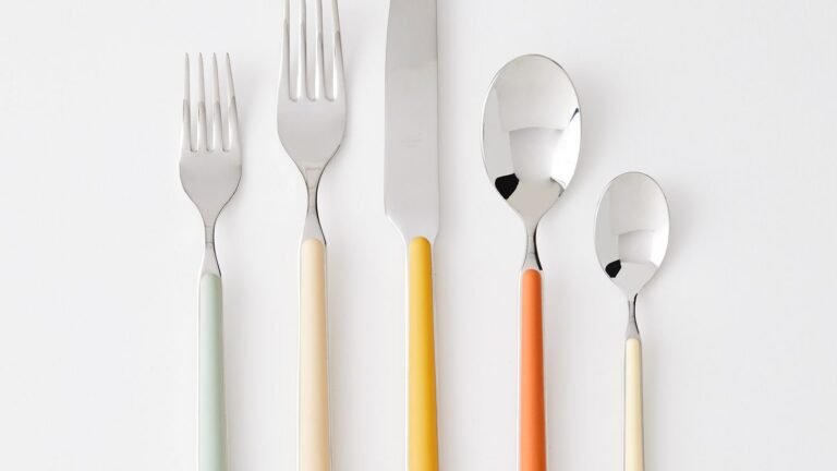 11367d4b-9c7b-4b08-8169-ed1c72828772--2022-0719_mepra_italian-flatware-fantasia-color-flatware-set_desert-mixed-set-5-piece-flatware_silo_ty-mecham