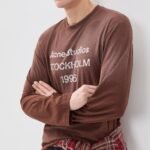 Acne Studiosの最新トレンドと人気アイテムをチェック